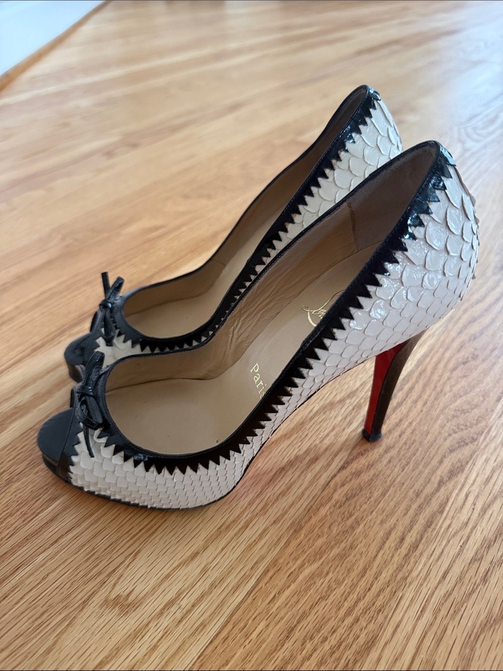 Christian Louboutin Jaws heels size 39.5